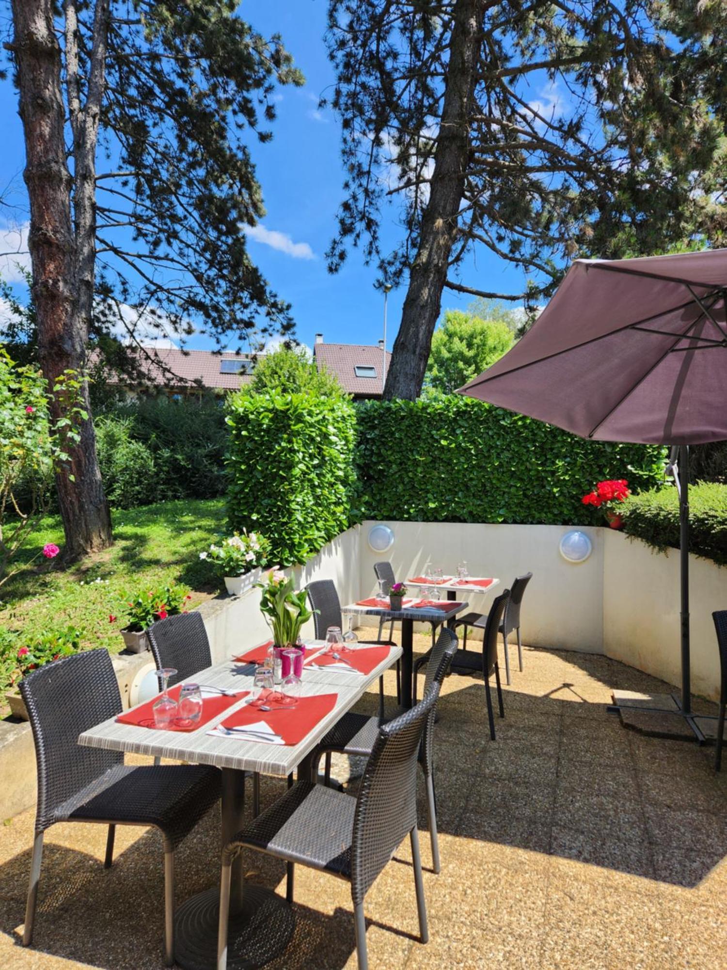 Campanile Annecy - Cran Gevrier Hotell Exteriör bild