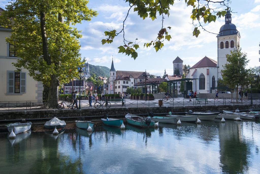 Campanile Annecy - Cran Gevrier Hotell Exteriör bild