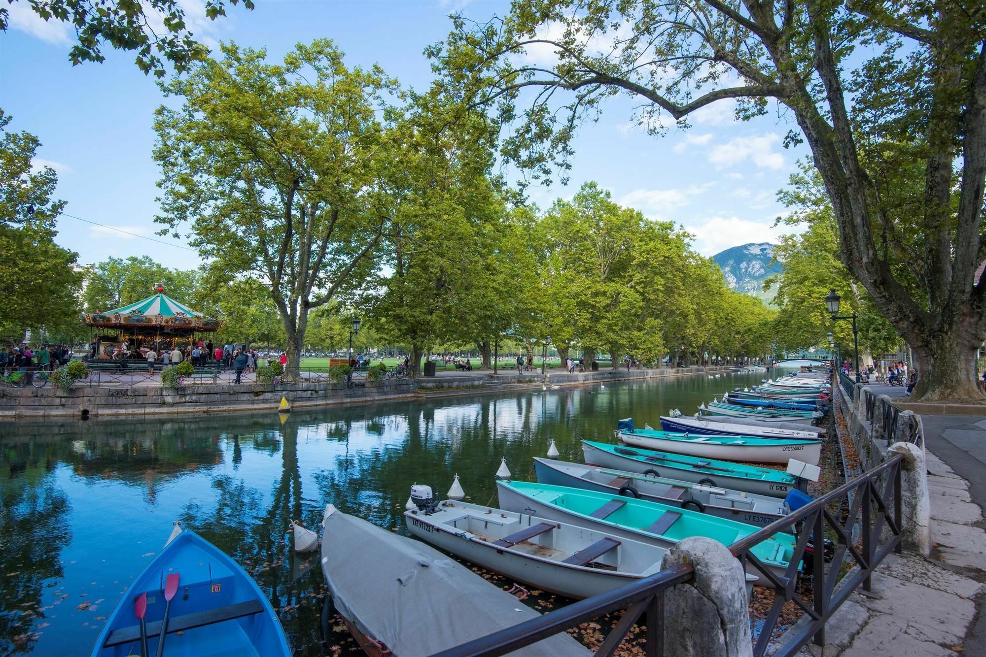 Campanile Annecy - Cran Gevrier Hotell Exteriör bild