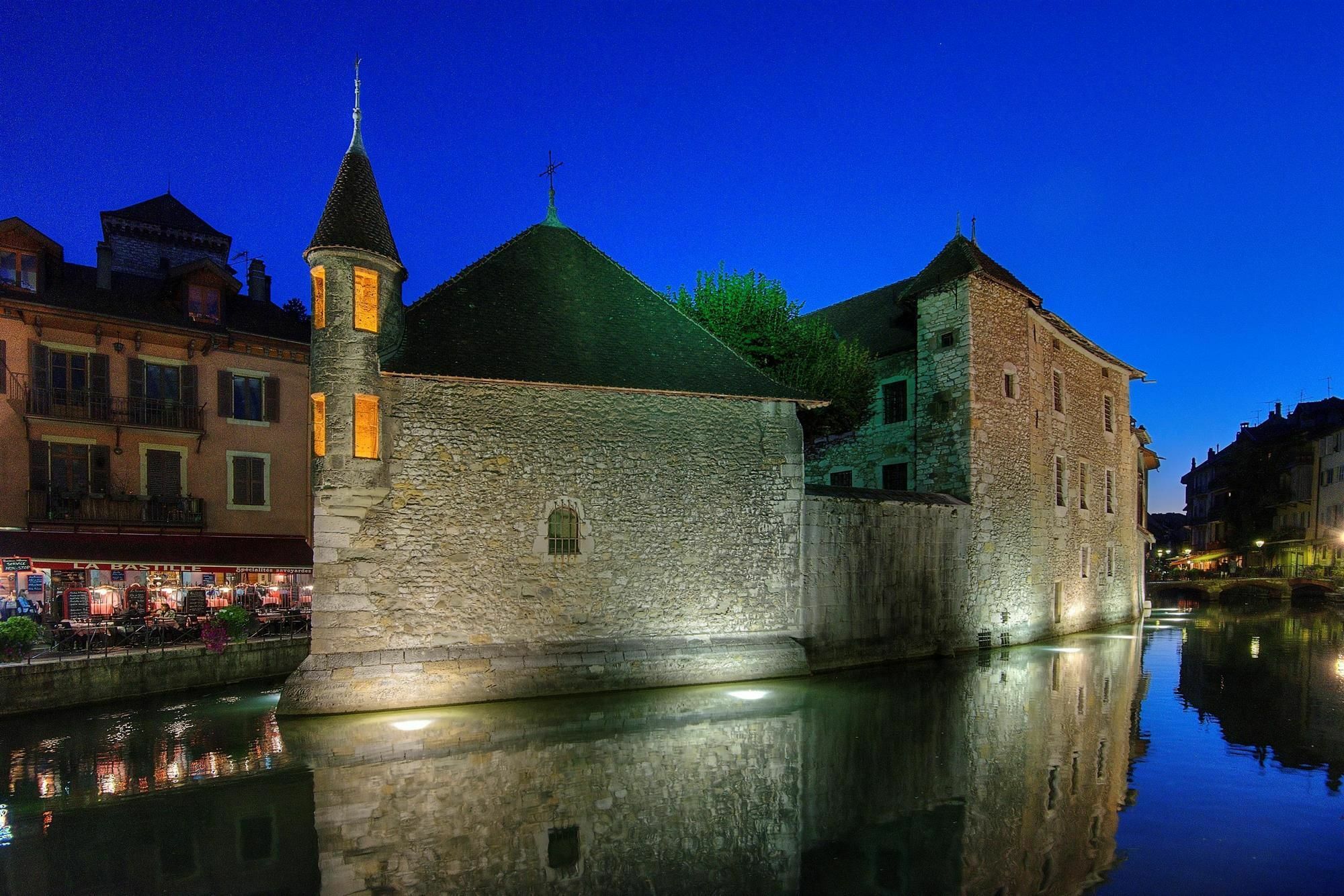 Campanile Annecy - Cran Gevrier Hotell Exteriör bild
