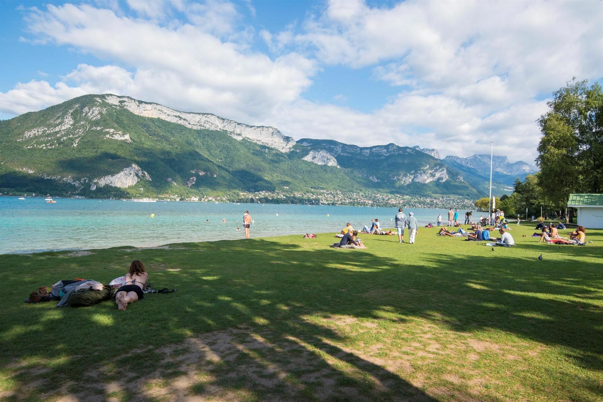Campanile Annecy - Cran Gevrier Hotell Exteriör bild