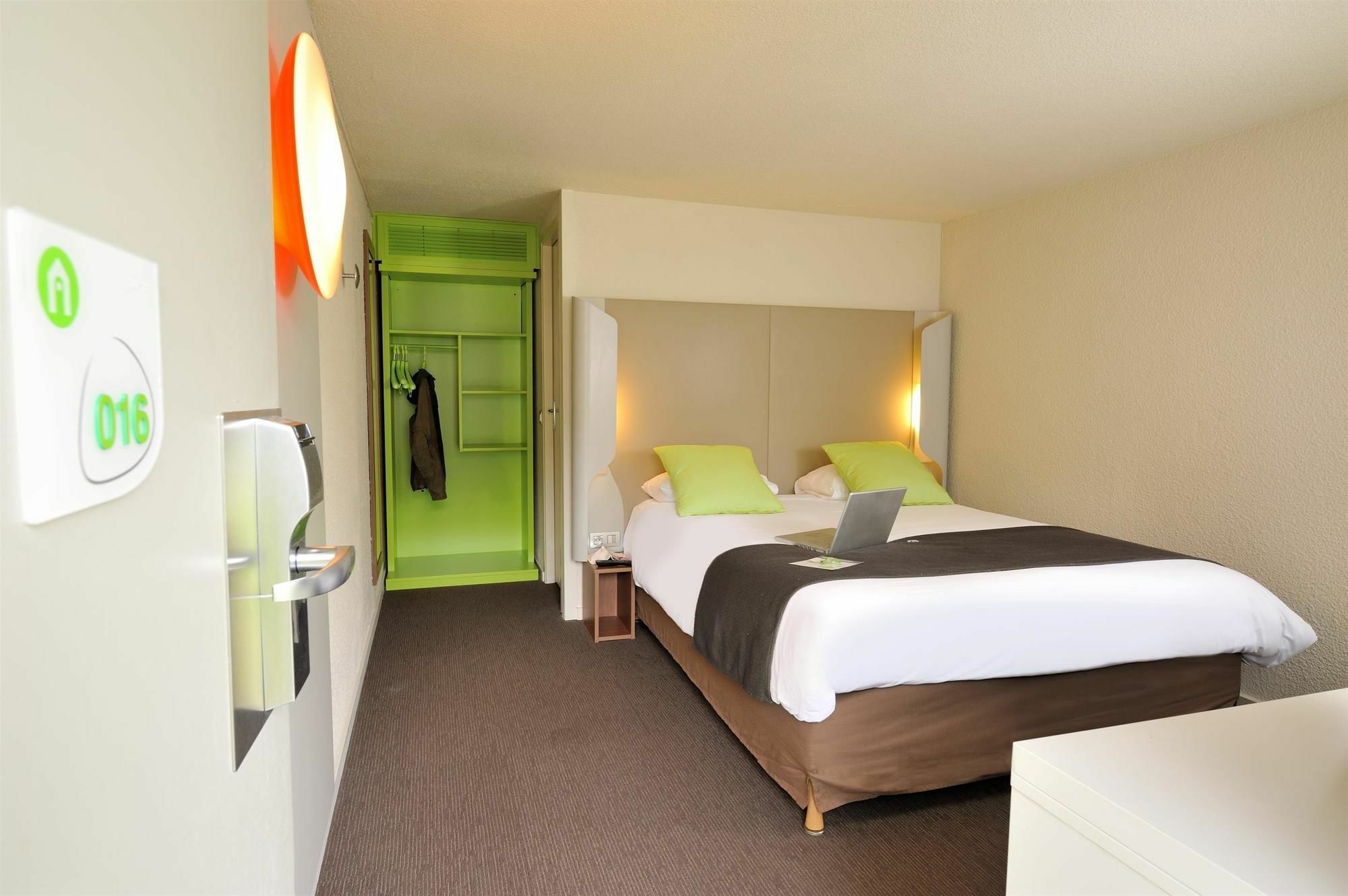 Campanile Annecy - Cran Gevrier Hotell Exteriör bild